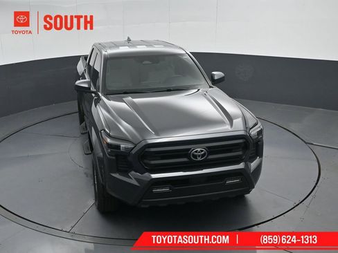 Used 2025 Toyota Tacoma SR5 AWD/4WD image 45