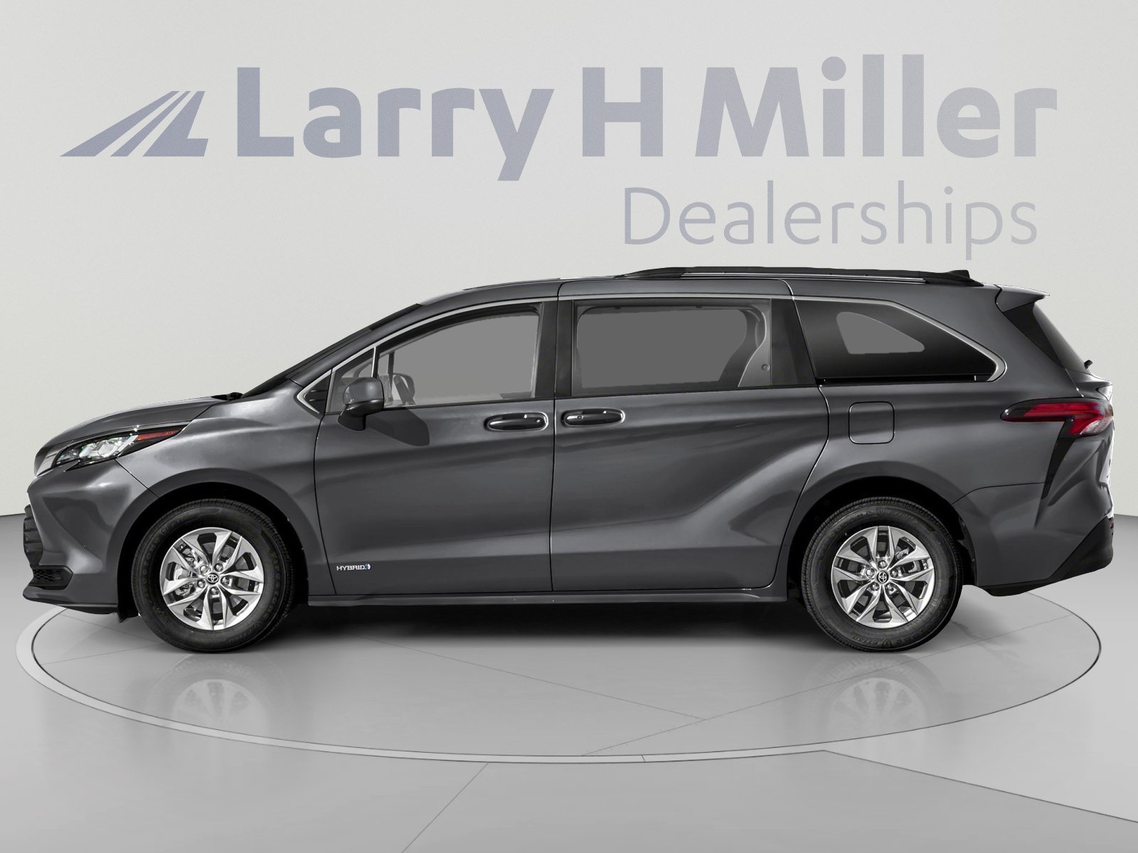 Used 2021 Toyota Sienna LE FWD image 3