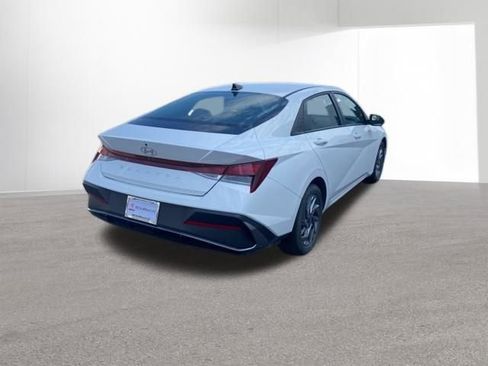 Used 2024 Hyundai Elantra SEL image 6