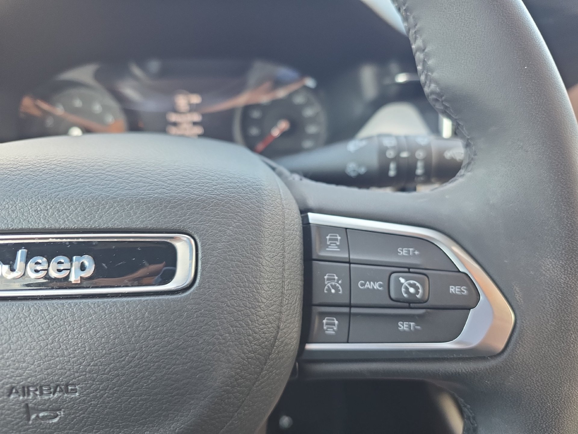 Used 2025 Jeep Compass Limited AWD/4WD image 17