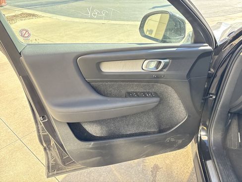 Used 2025 Volvo XC40 B5 Core image 14