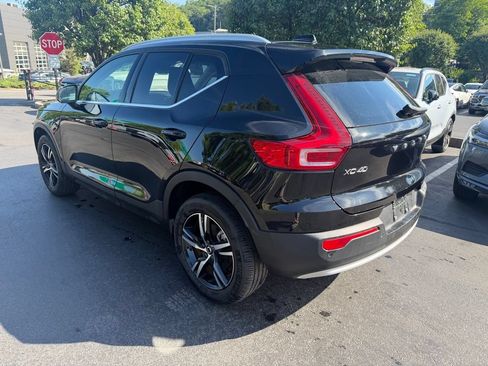 Used 2025 Volvo XC40 B5 Core AWD/4WD image 2