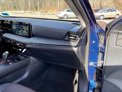 Used 2025 Nissan Kicks SR image 12