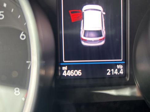 Used 2020 Volkswagen Tiguan SE R-Line image 6