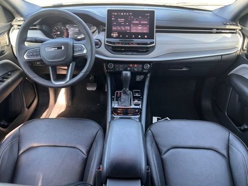 Used 2025 Jeep Compass Limited AWD/4WD image 3