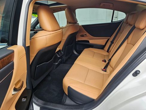 Used 2023 Lexus ES 250 w/ Premium Package image 17