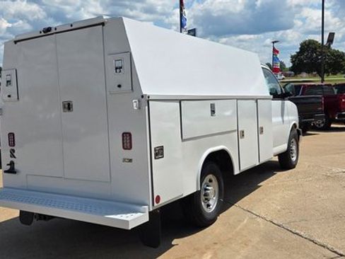New 2025 Chevrolet Express 3500 w/ Power Convenience Package image 5