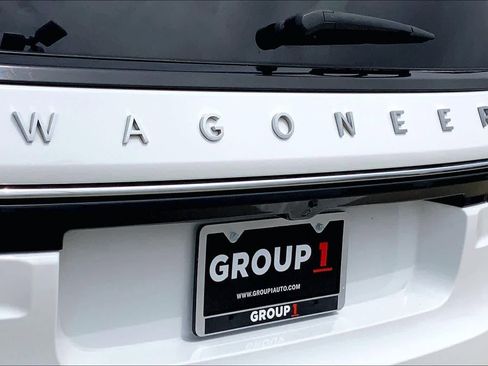 Used 2024 Jeep Wagoneer L Series II RWD image 31