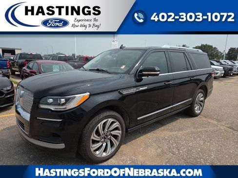 Used 2022 Lincoln Navigator L Reserve AWD/4WD image 1