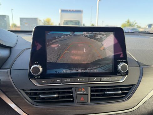 Used 2025 Nissan Altima 2.5 SV FWD image 24