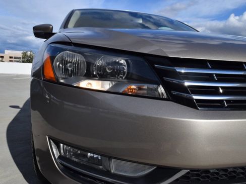 Used 2015 Volkswagen Passat TDI SE image 9