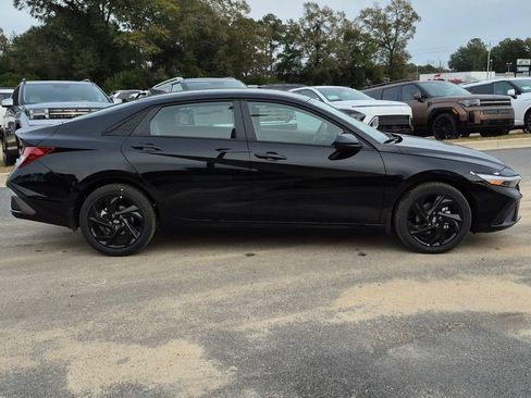 New 2026 Hyundai Elantra SEL Sport FWD image 4