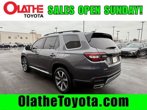 Used 2023 Honda Pilot Elite image 3