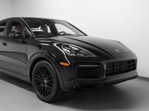 Certified 2023 Porsche Cayenne GTS AWD/4WD image 9