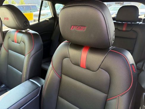 Used 2025 Chevrolet Trax RS FWD image 13