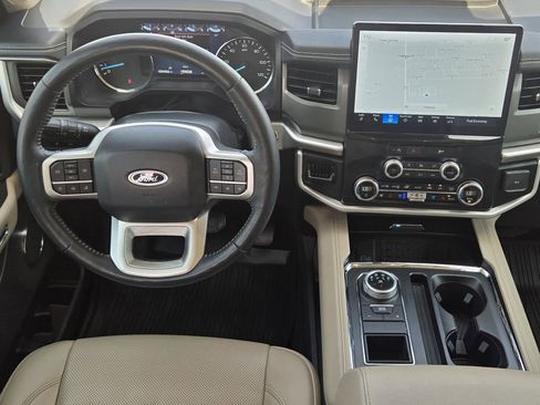 Used 2024 Ford Expedition XLT RWD image 25