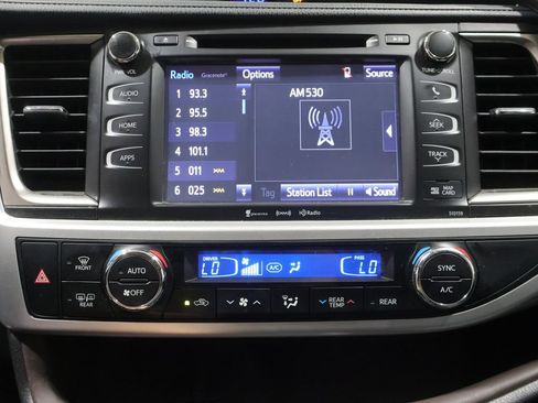Used 2016 Toyota Highlander XLE AWD/4WD image 28