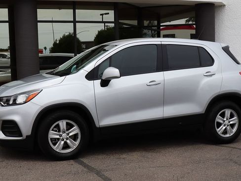 Used 2020 Chevrolet Trax LS FWD image 7