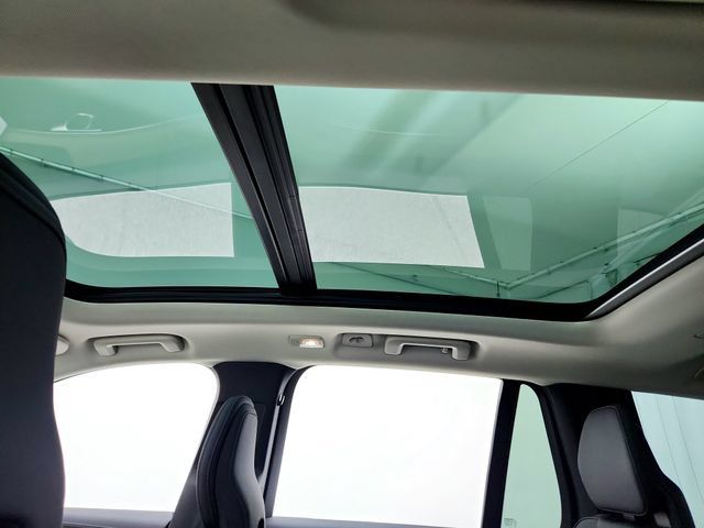 New 2026 Volvo XC90 B6 Plus w/ Protection Package AWD/4WD image 18
