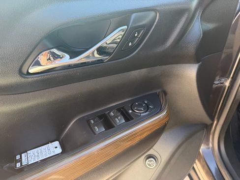 Used 2018 GMC Acadia SLE FWD image 10