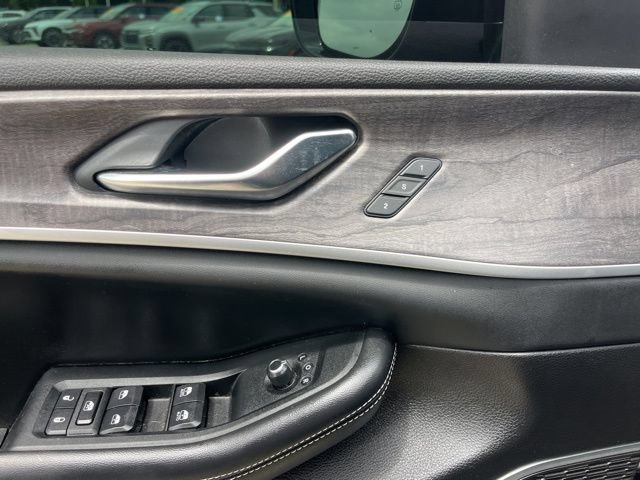 Used 2022 Jeep Grand Cherokee L Limited RWD image 13
