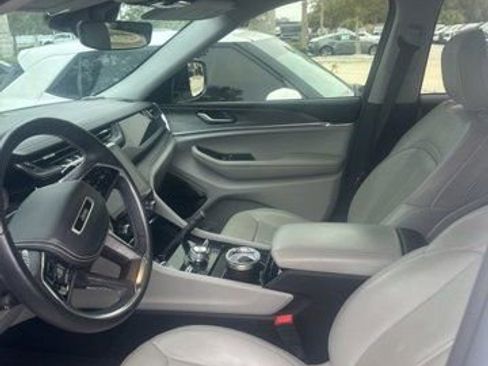 Used 2022 Jeep Grand Cherokee Overland image 2