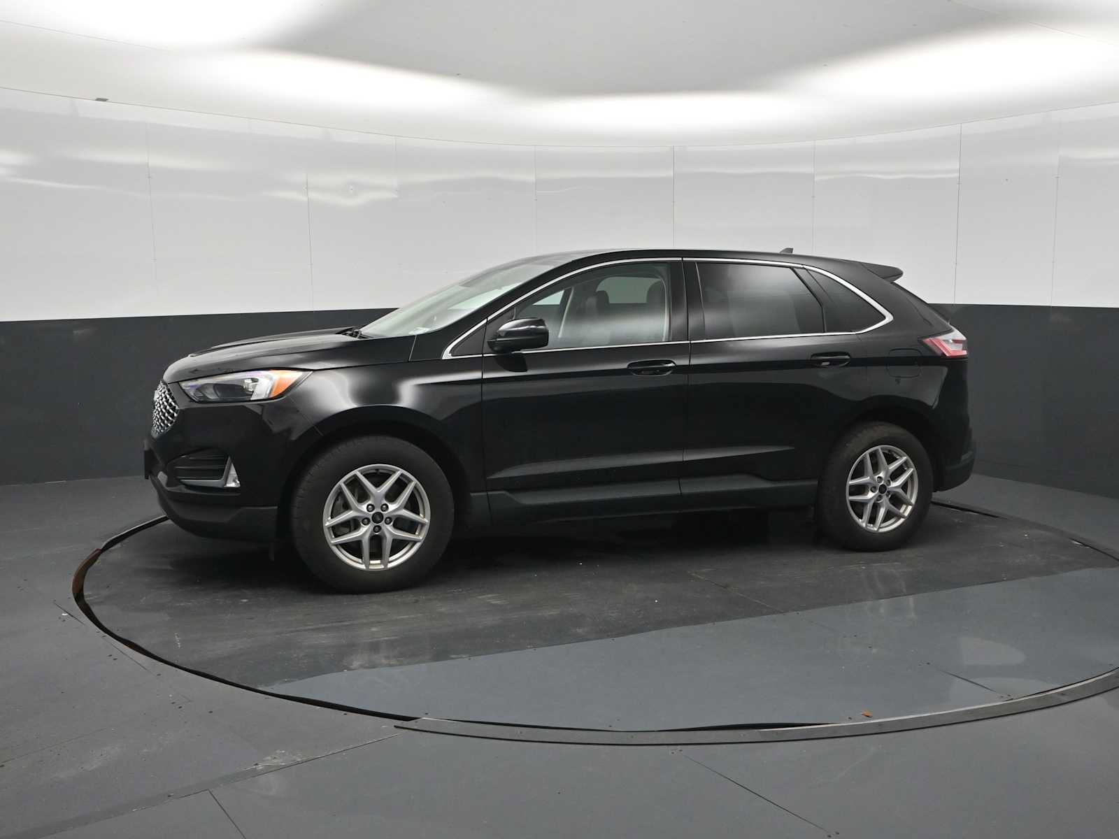 Certified 2024 Ford Edge SEL w/ Convenience Package AWD/4WD image 4
