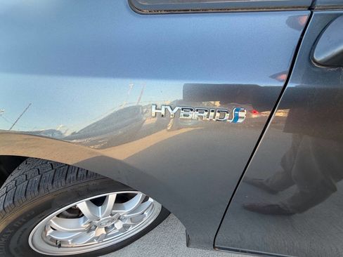 Used 2012 Toyota Prius V Three image 17