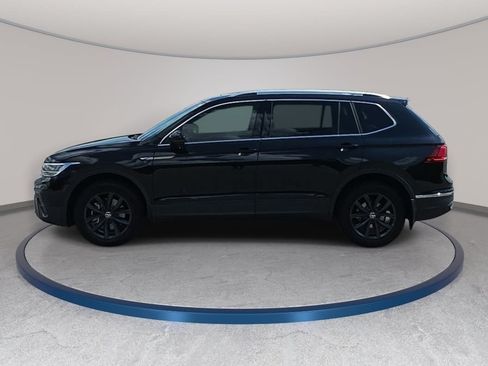 Used 2024 Volkswagen Tiguan SE w/ Panoramic Sunroof Package AWD/4WD image 8