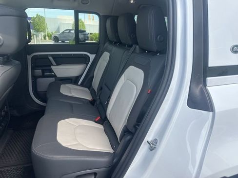 Used 2024 Land Rover Defender 130 X-Dynamic SE image 10