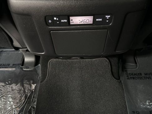 Used 2022 Nissan Armada SL w/ Captain's Chairs Package image 30