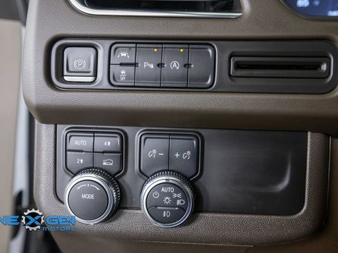 Used 2023 GMC Yukon SLT AWD/4WD image 12