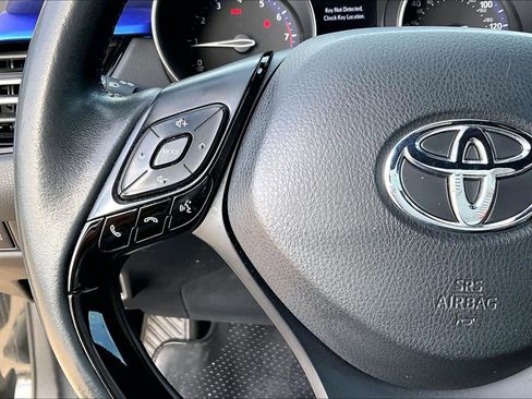 Used 2022 Toyota C-HR XLE image 23