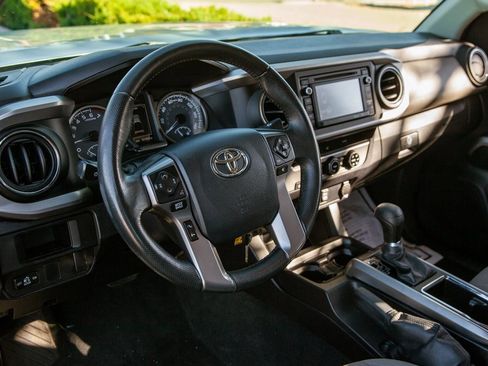 Used 2016 Toyota Tacoma SR5 image 10