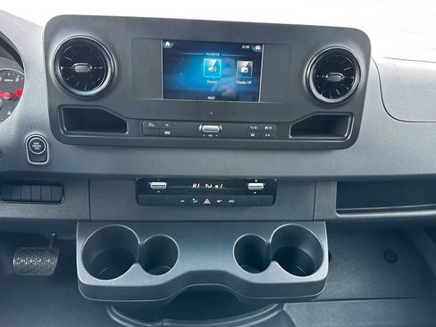 Used 2024 Mercedes-Benz Sprinter 2500 image 26