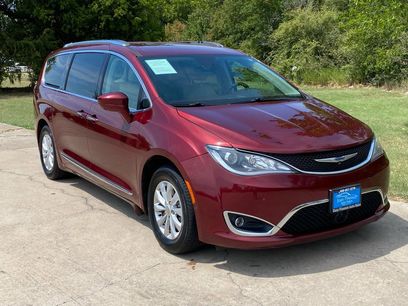 Used 2019 Chrysler Pacifica Touring-L w/ Advanced Safetytec Group