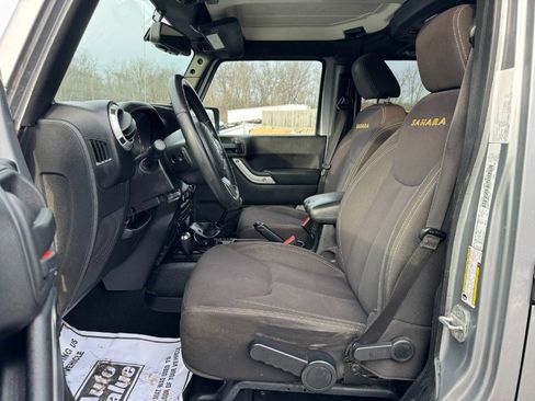 Used 2013 Jeep Wrangler Unlimited Sahara w/ Connectivity Group image 15