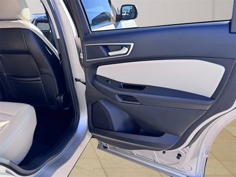Used 2018 Ford Edge SEL w/ Equipment Group 201A image 13