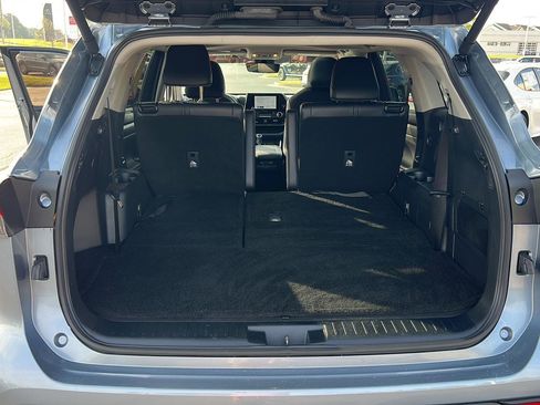 Certified 2024 Toyota Highlander XLE image 33