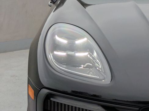 New 2025 Porsche Macan S image 12