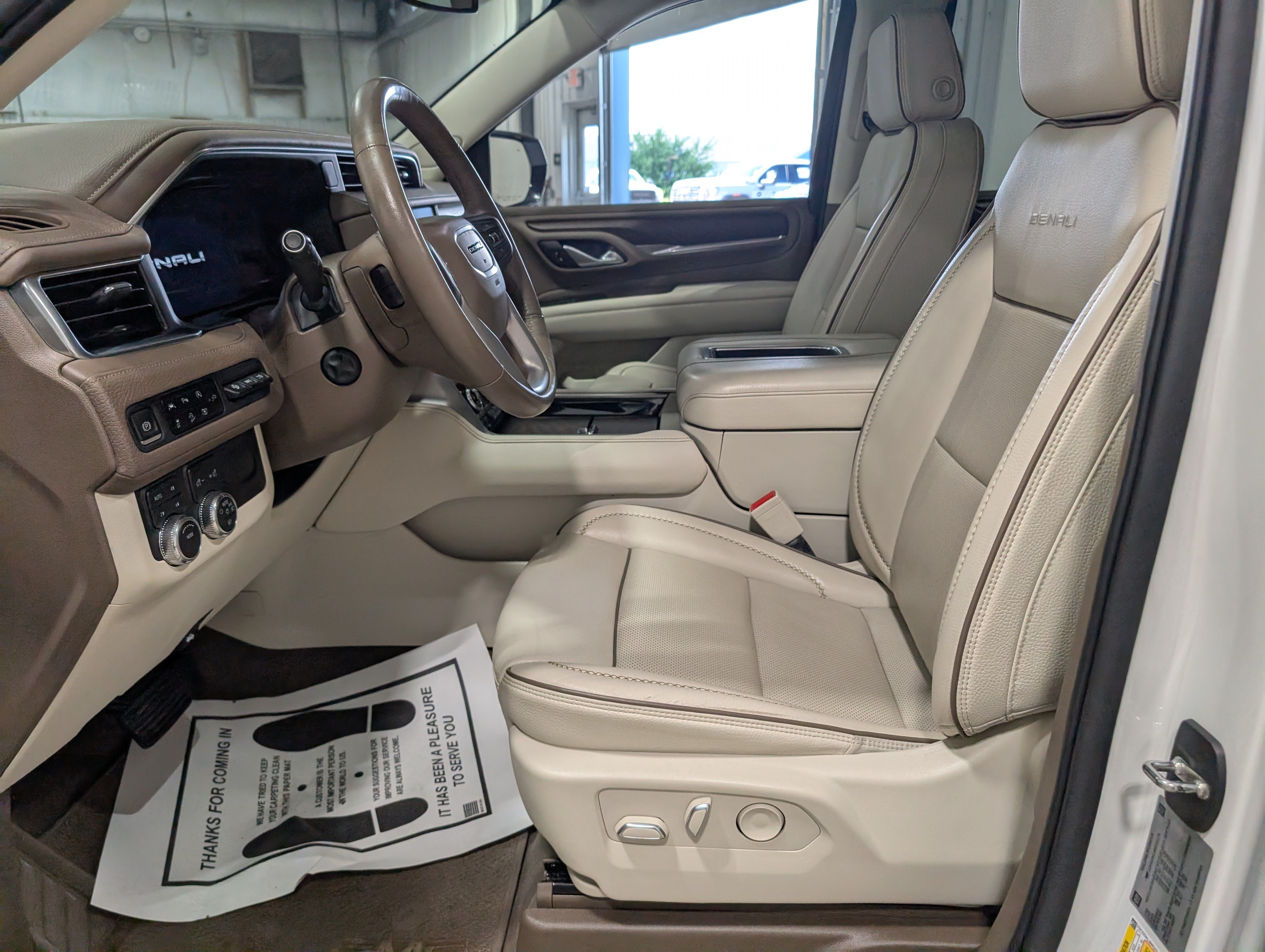 Used 2022 GMC Yukon Denali AWD/4WD image 16