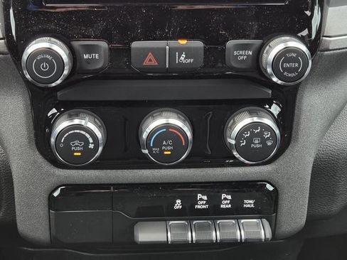New 2026 RAM 1500 Express AWD/4WD image 16
