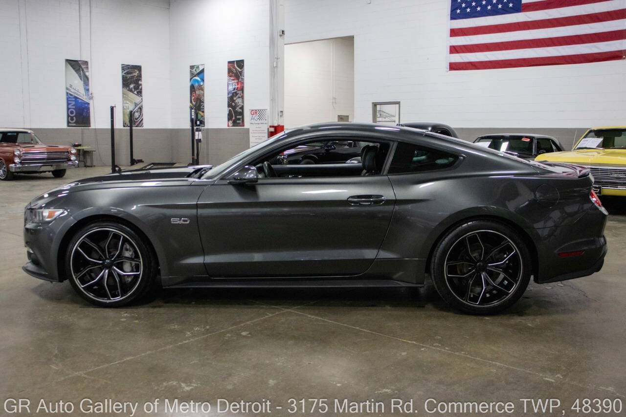 Used 2017 Ford Mustang GT Premium RWD image 3