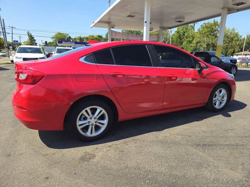 Used 2017 Chevrolet Cruze LT image 17