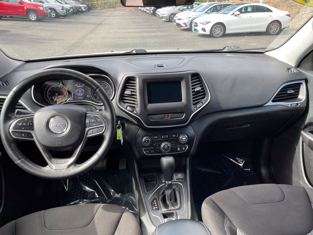 Used 2019 Jeep Cherokee Latitude w/ Cold Weather Group FWD image 17