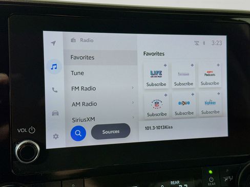 Used 2023 Toyota Highlander LE image 14