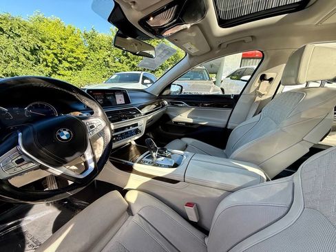 Used 2018 BMW 740i xDrive AWD/4WD image 12