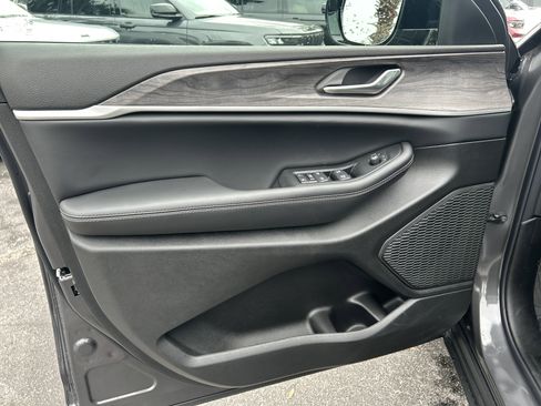 New 2026 Jeep Grand Cherokee Altitude image 12