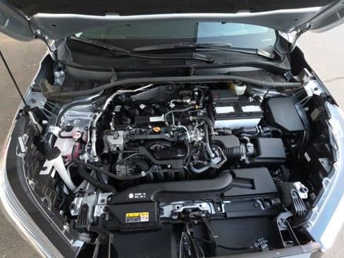 Used 2025 Toyota Corolla Cross XLE w/ Convenience Package image 33