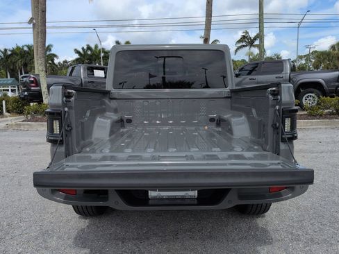 Used 2023 Jeep Gladiator Overland AWD/4WD image 13